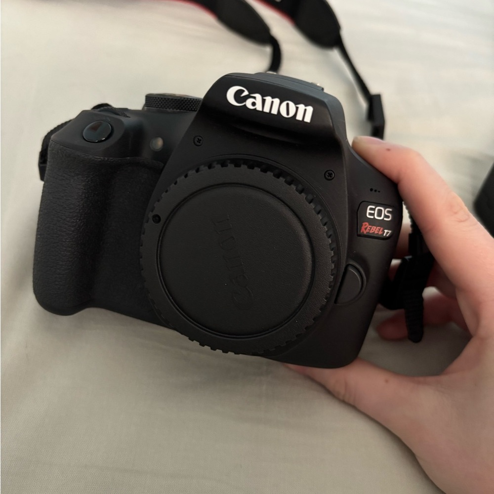 Canon EOS Rebel T7